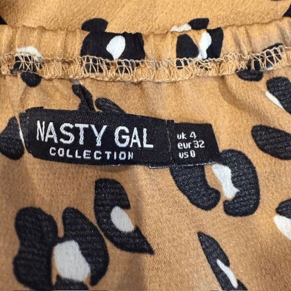 Nasty Gal Leopard Print Satin Cowl Neck Top Adjustable Strap Elastic back Size 0 - Picture 5 of 11